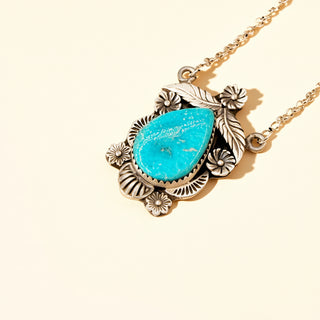 Sierra Bella Botanical Necklace